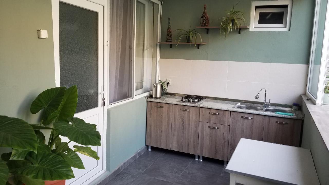 Guest House Green Rose Borjomi Bagian luar foto