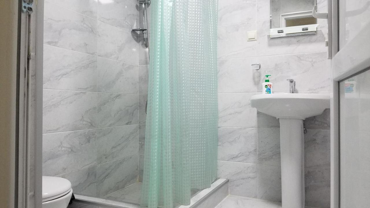 Guest House Green Rose Borjomi Bagian luar foto