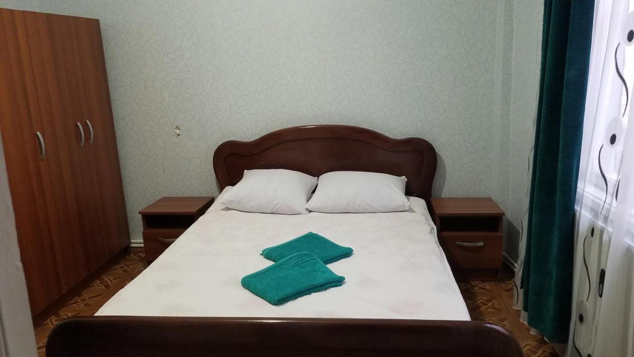 Guest House Green Rose Borjomi Bagian luar foto