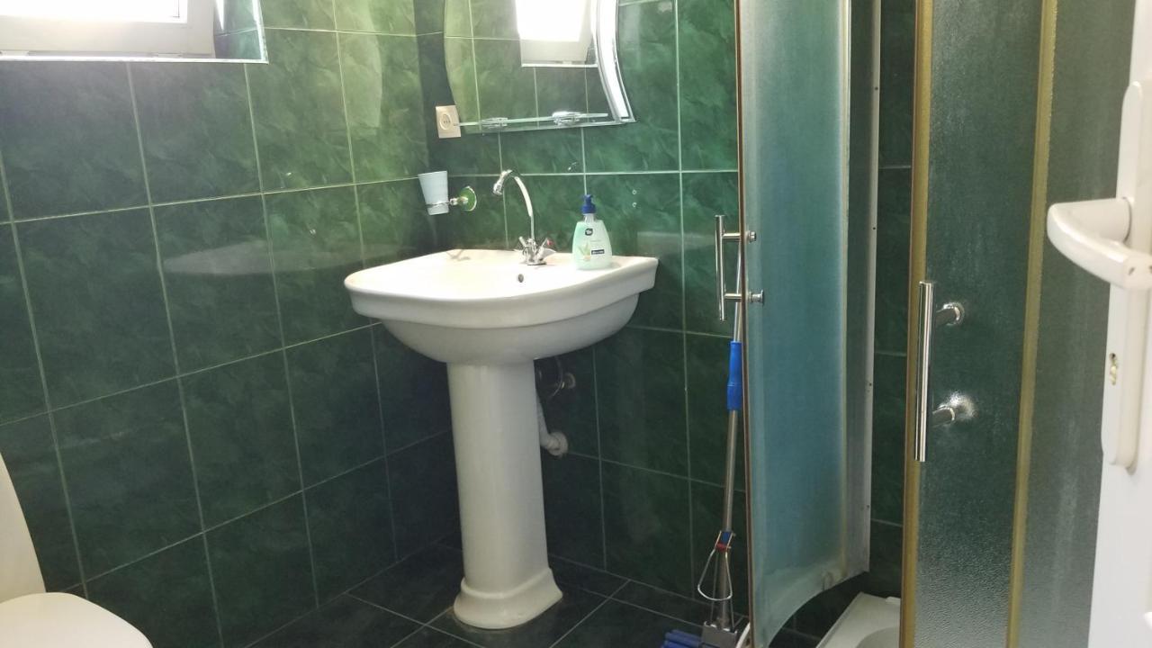 Guest House Green Rose Borjomi Bagian luar foto