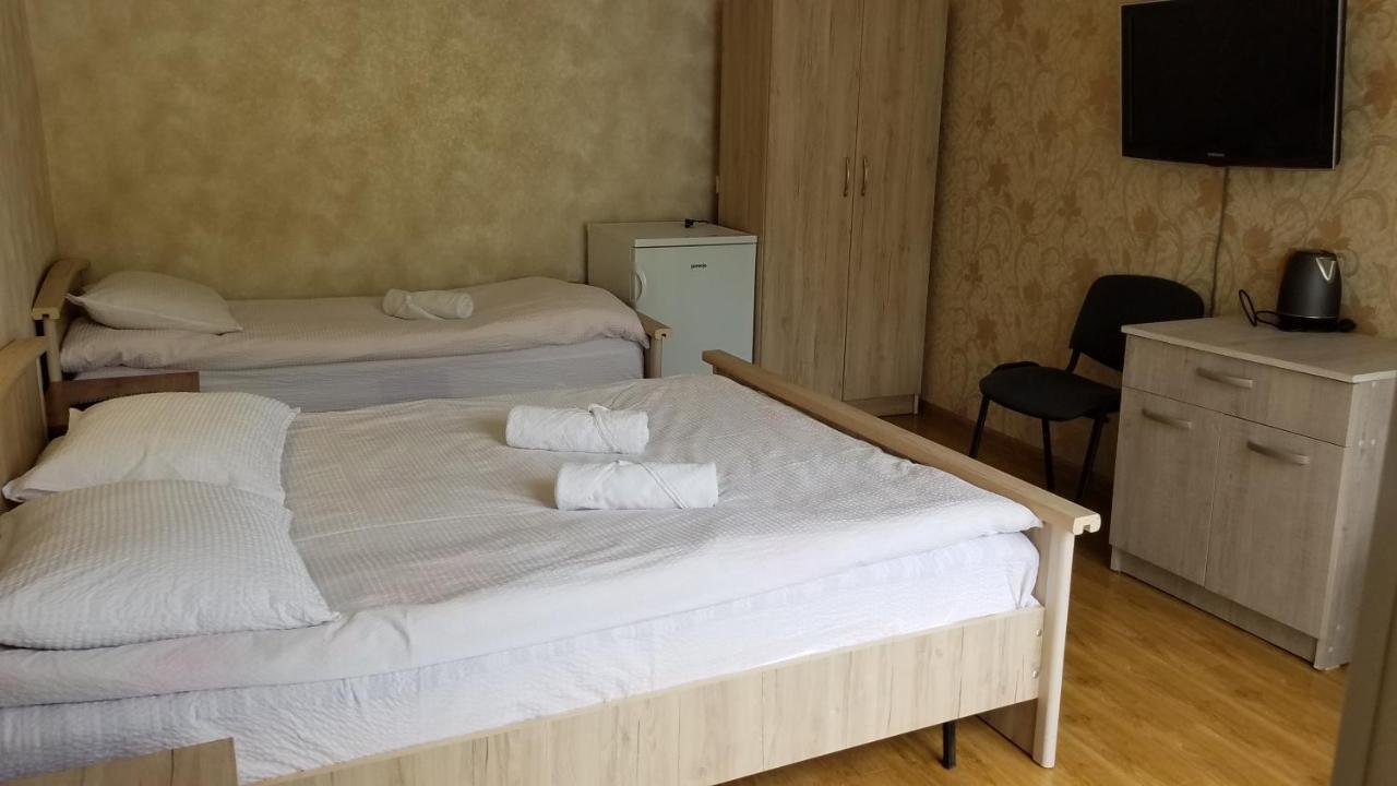 Guest House Green Rose Borjomi Bagian luar foto