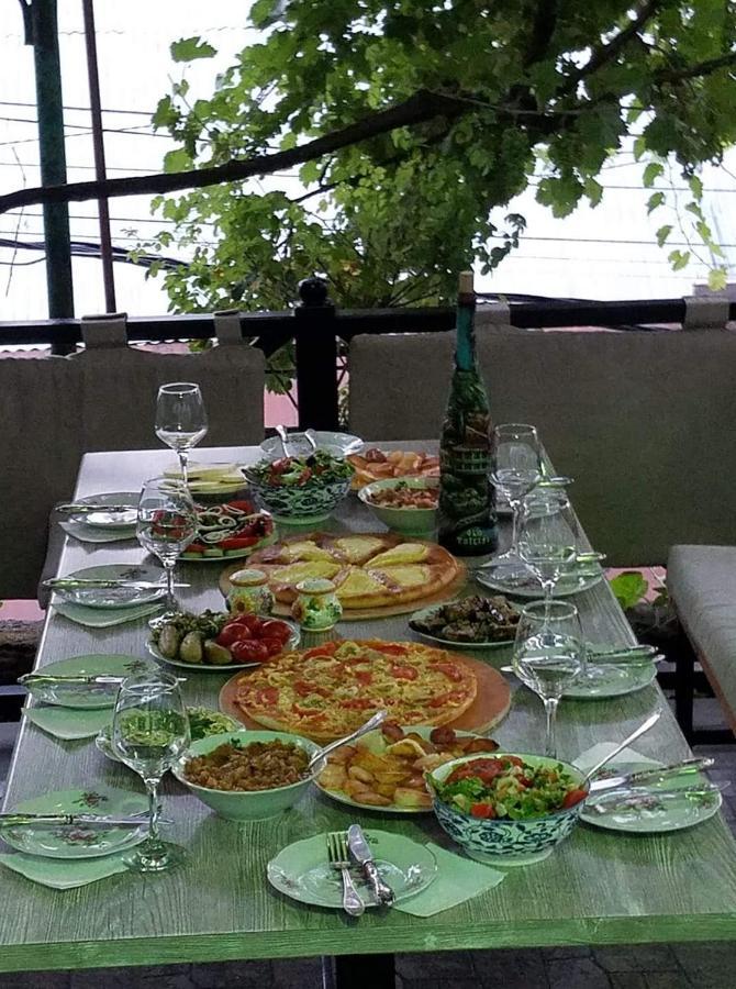 Guest House Green Rose Borjomi Bagian luar foto