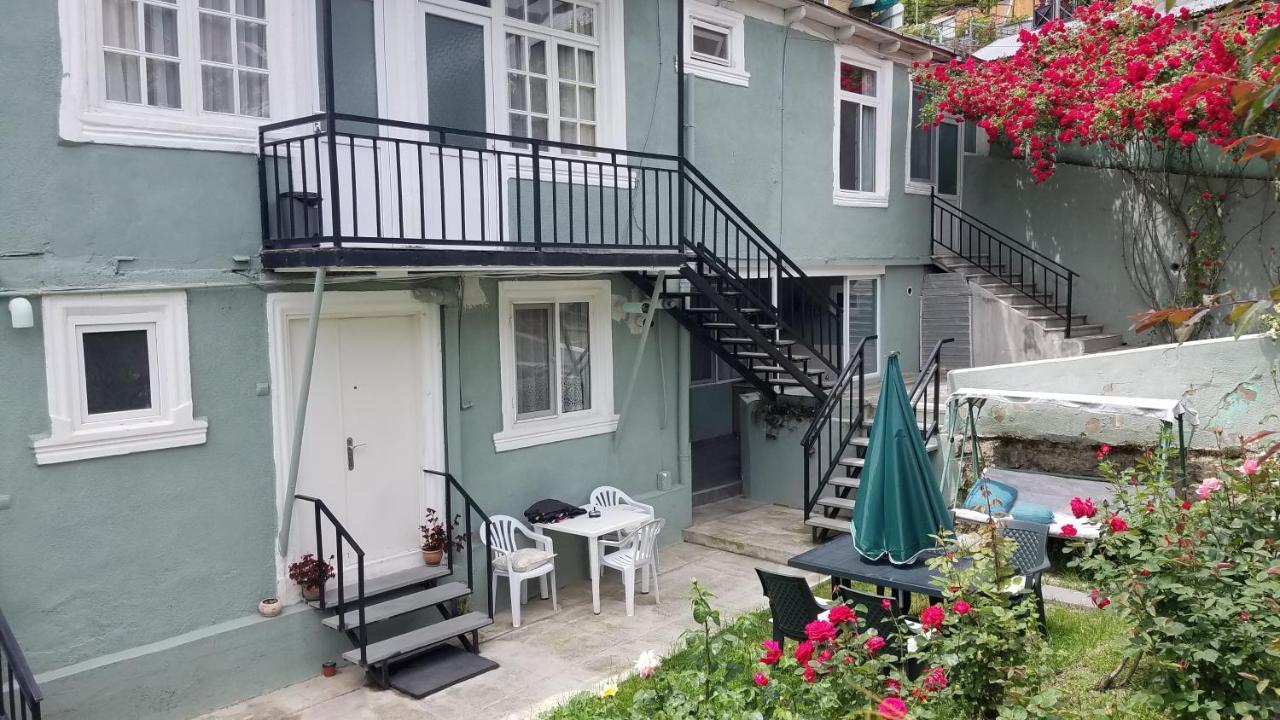 Guest House Green Rose Borjomi Bagian luar foto