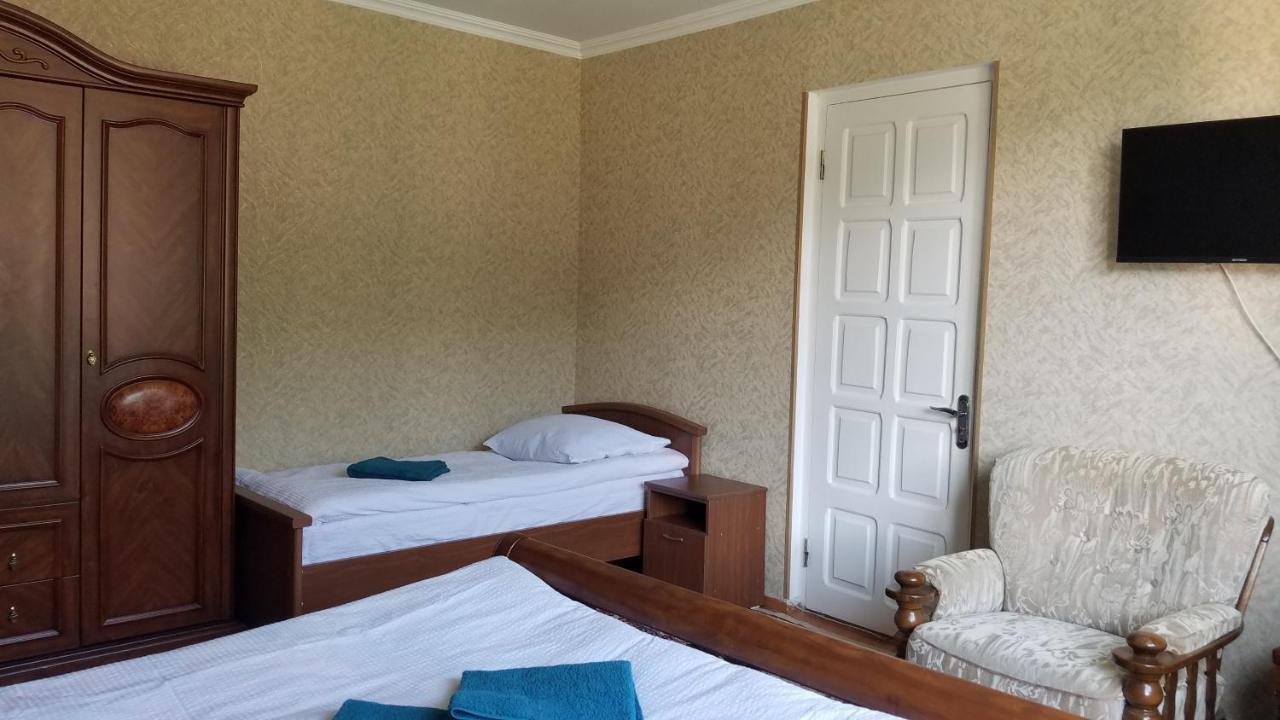 Guest House Green Rose Borjomi Bagian luar foto
