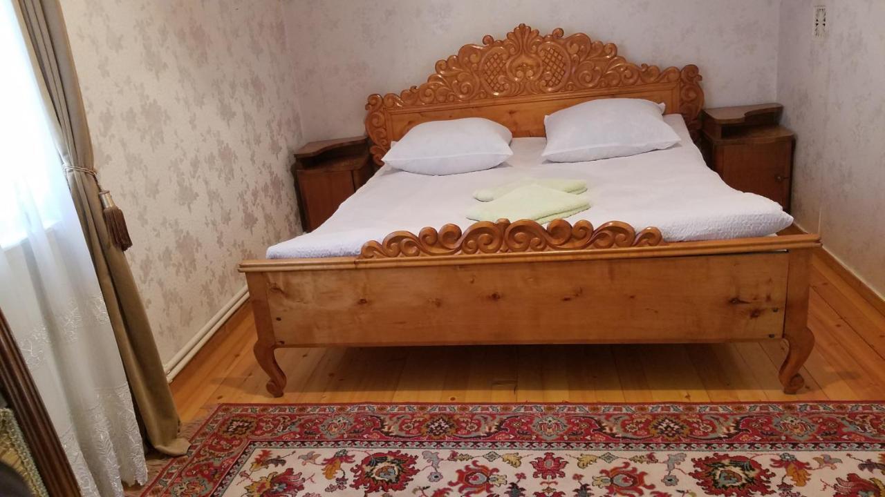 Guest House Green Rose Borjomi Bagian luar foto