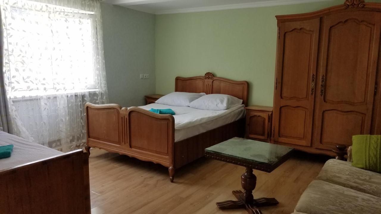 Guest House Green Rose Borjomi Bagian luar foto